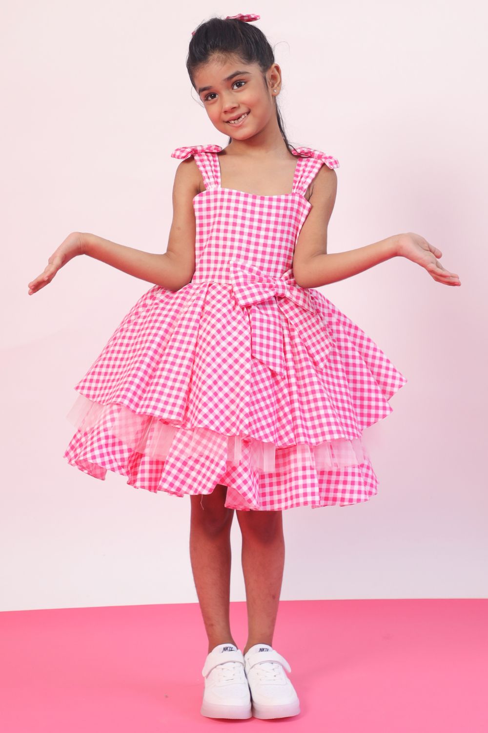 Lachinita Barbie Girl Doll Online White Checkered Dress Pink