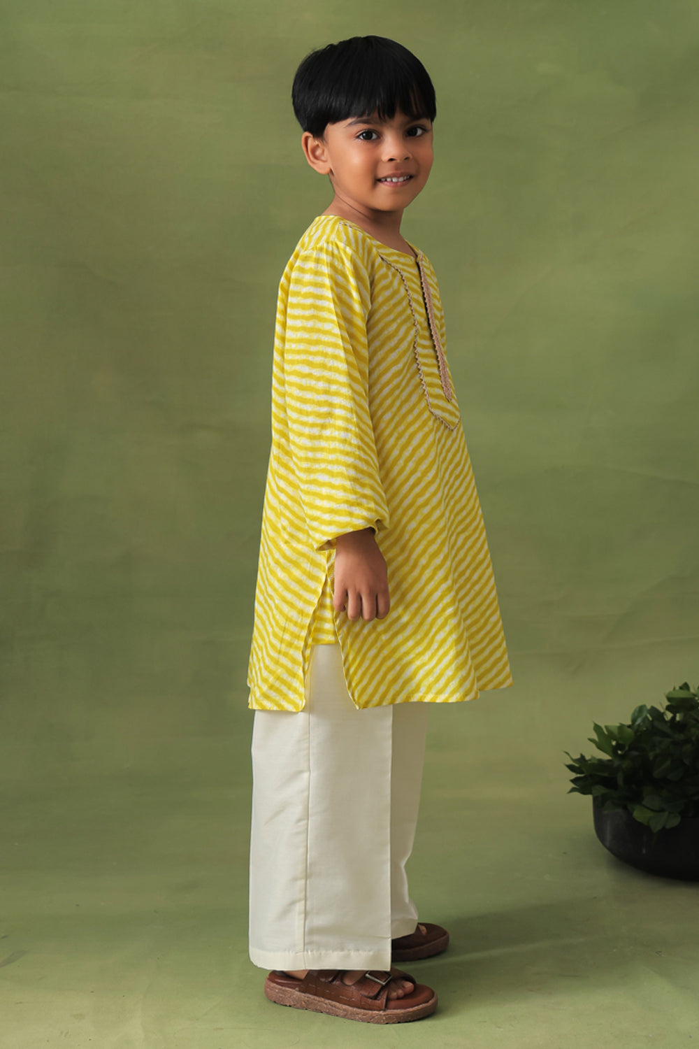 Boys Green Leheriya Kurta With Pant Set