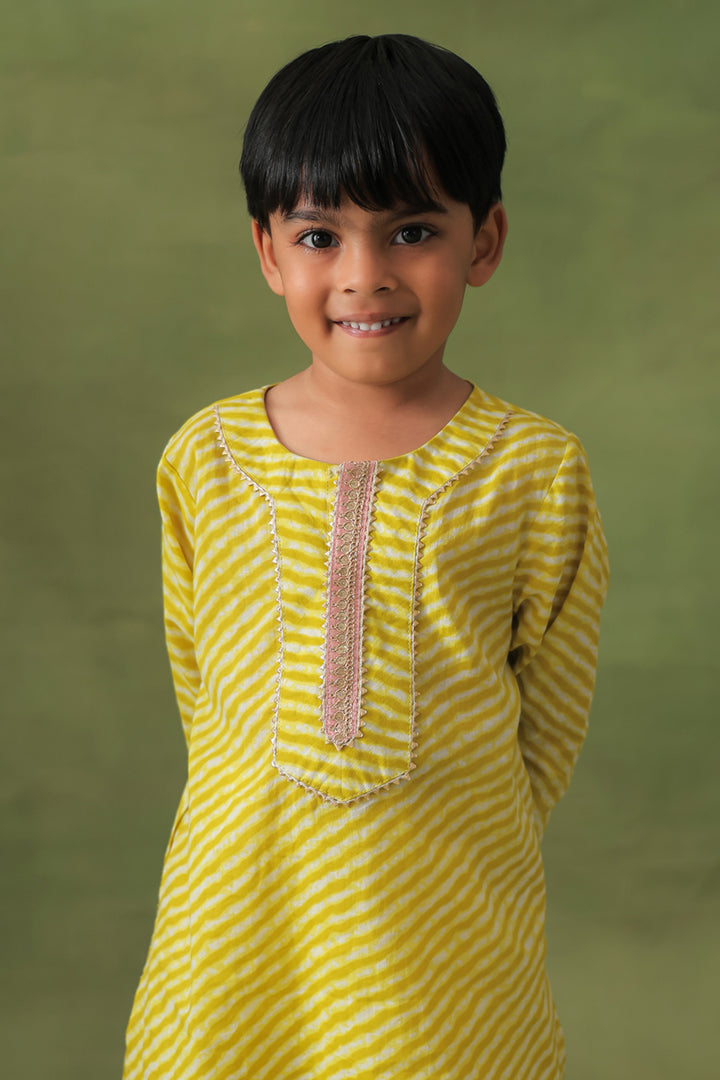 Boys Green Leheriya Kurta With Pant Set