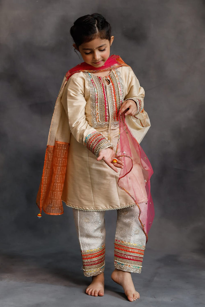 Rangeen Kurta 3-Piece Set – Pink Kids Kurta Set | PNK – Isha Arora India